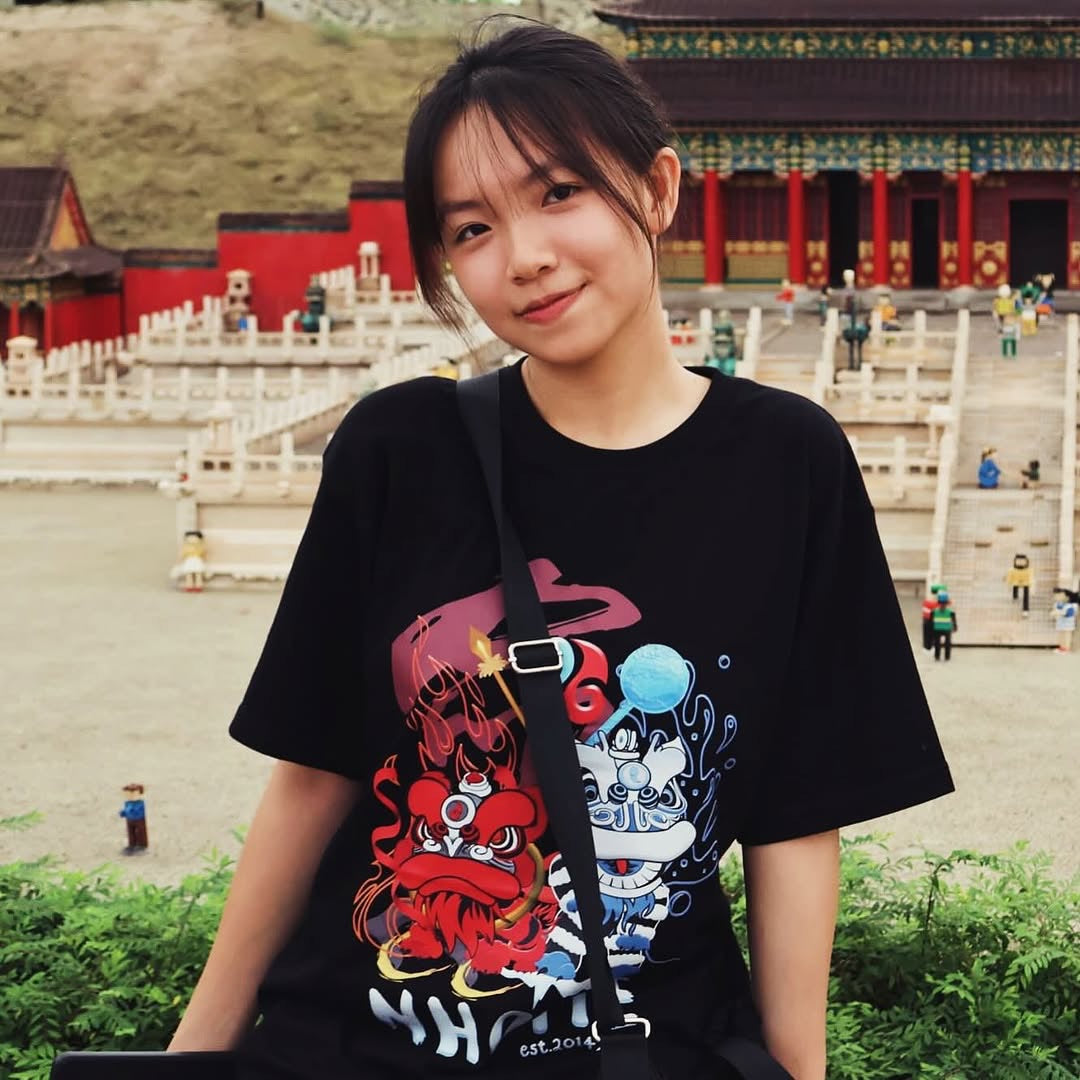 NHOME RED/BLUE LION GRAPHIC TEE