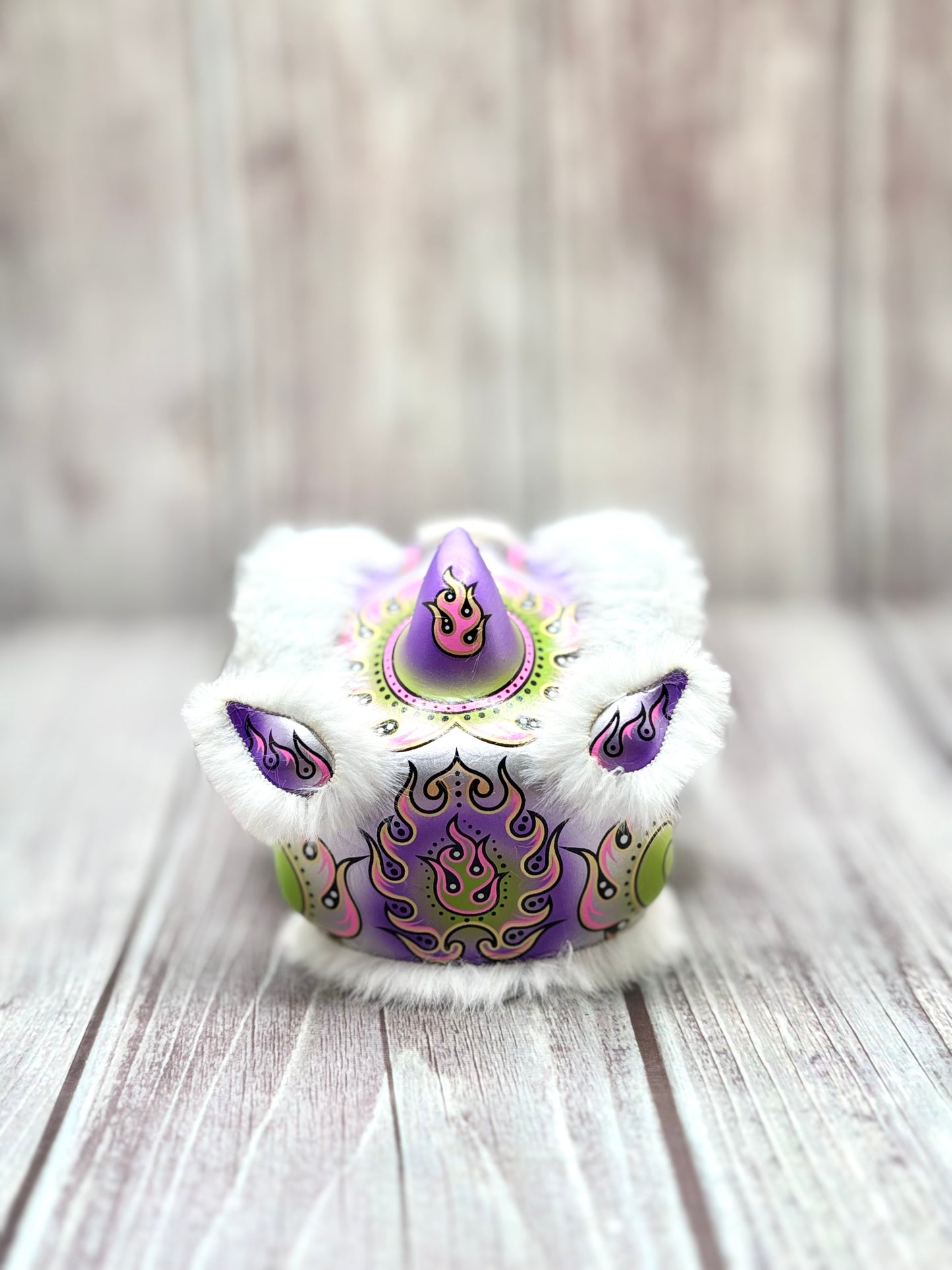 WHITE MINI FUTSAN LION HEAD