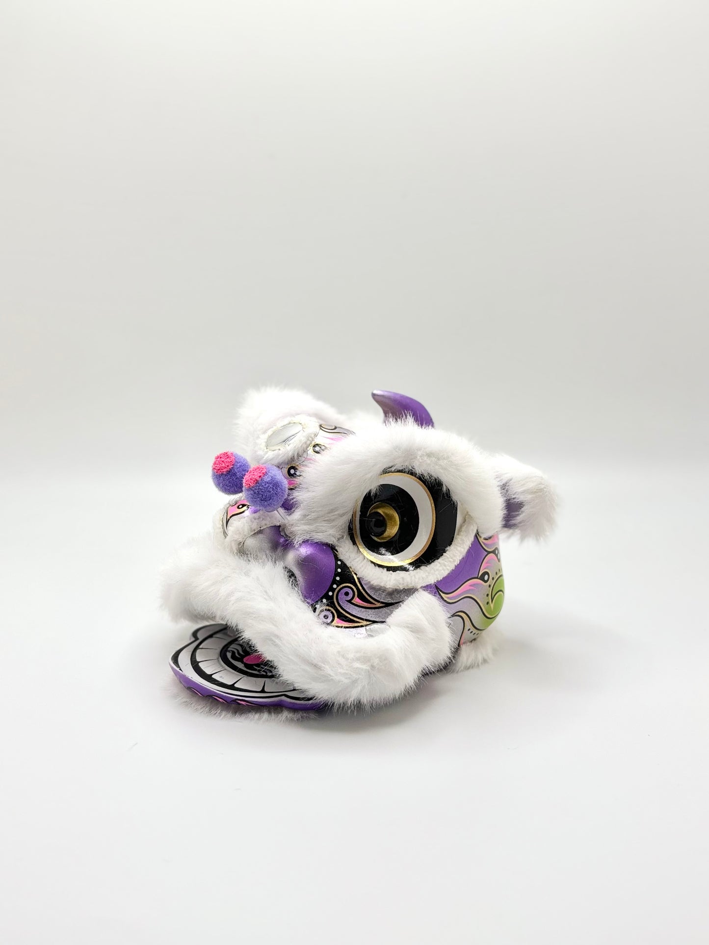 WHITE MINI FUTSAN LION HEAD