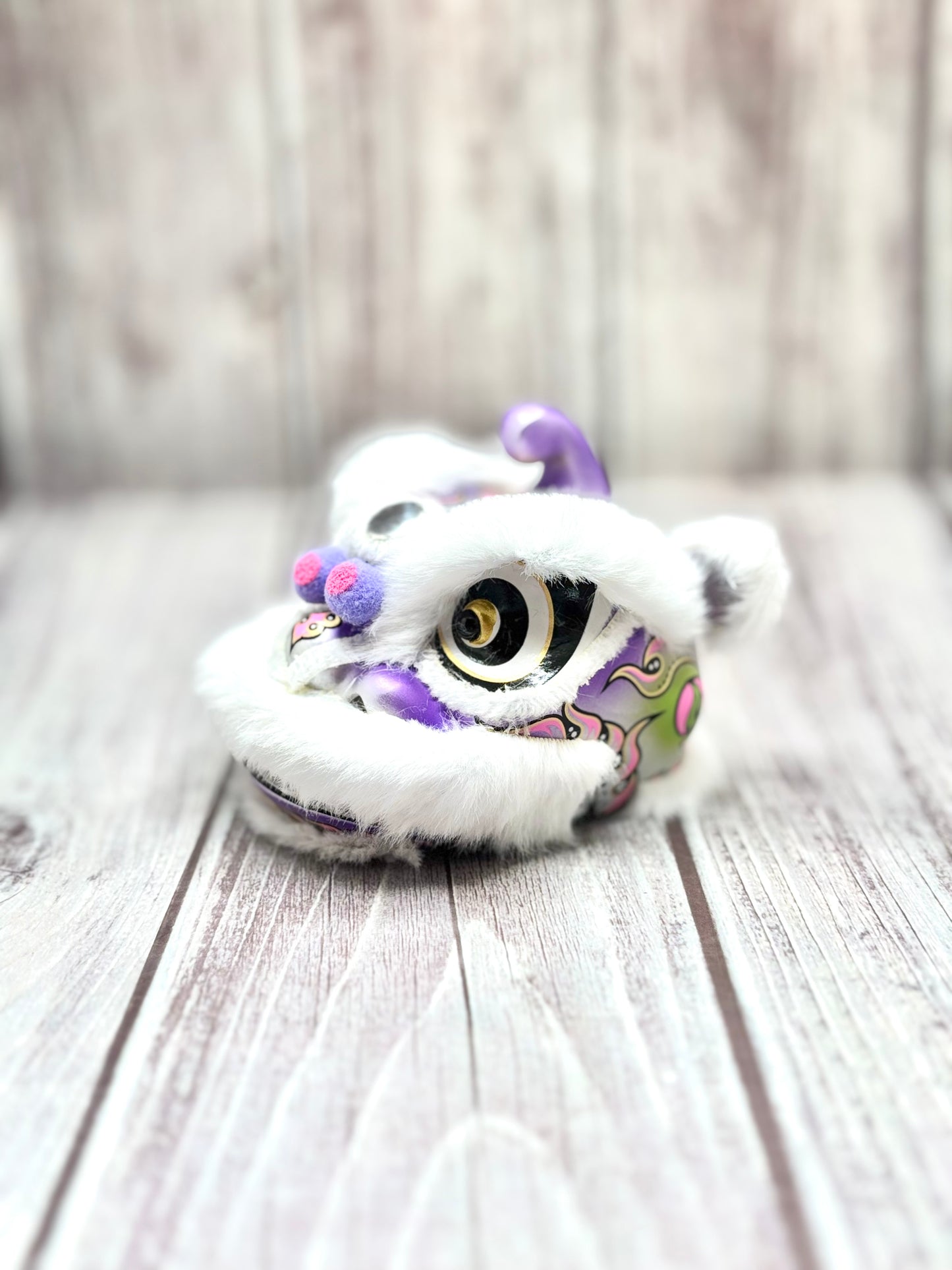 WHITE MINI HOKSAN LION HEAD