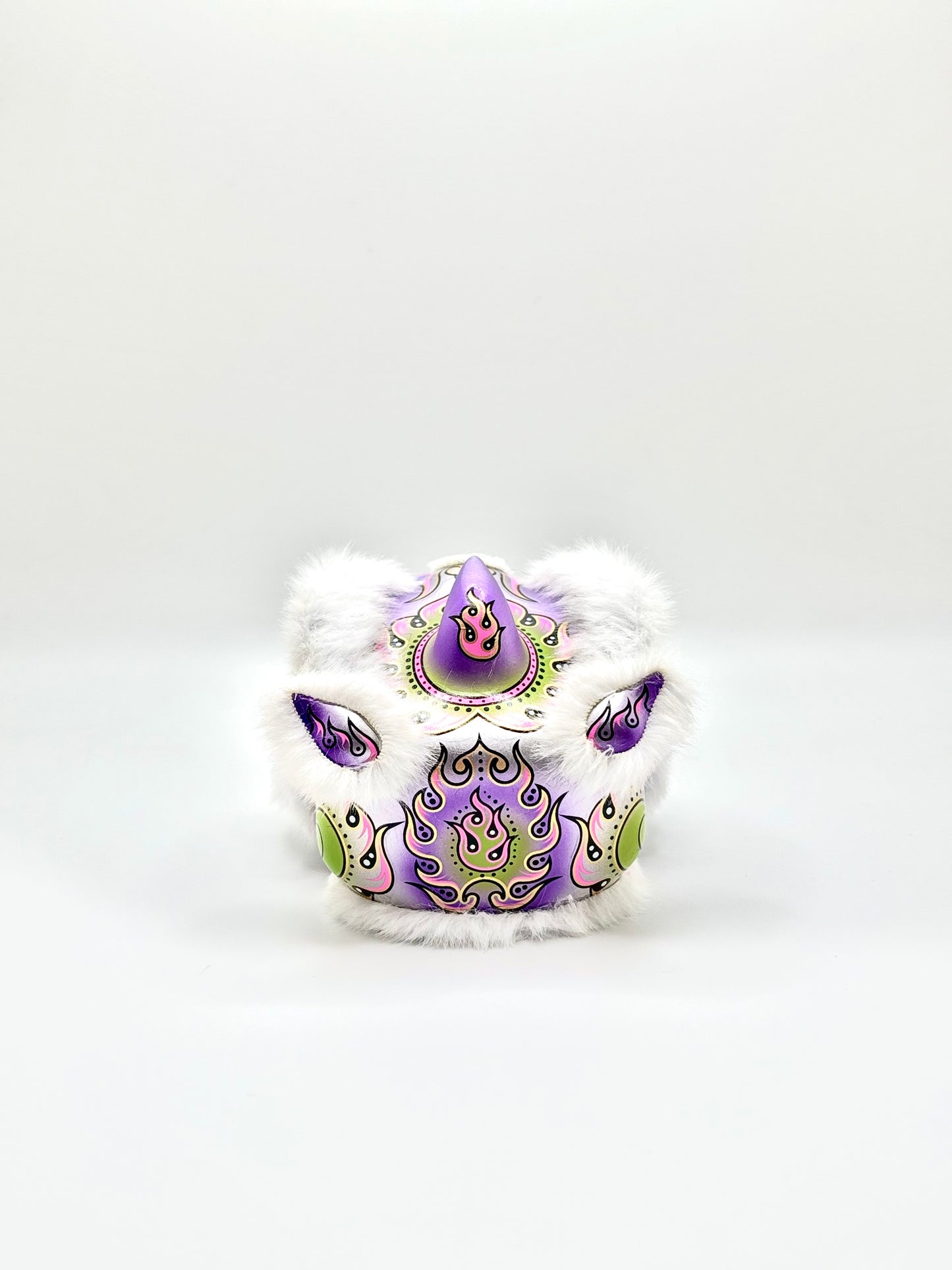 WHITE MINI FUTSAN LION HEAD